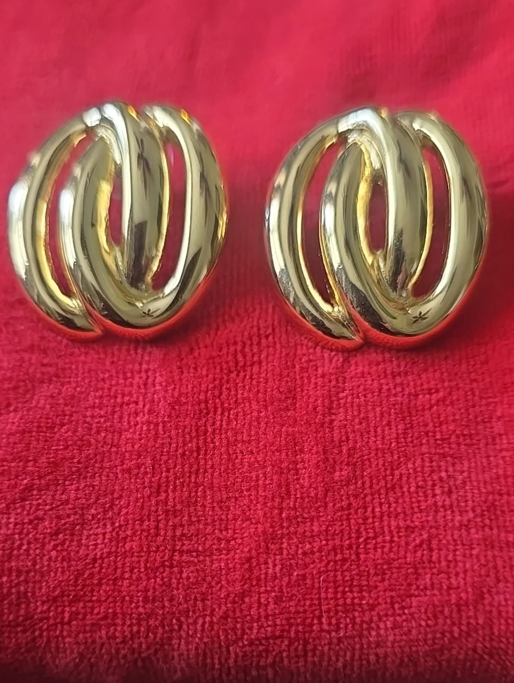 Vintage Gold Swirl Pirced  Earrings